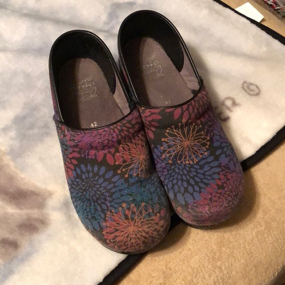Dansko Shoes - Dansko Clogs/ ABSOLUTELY NO LOW BALL OFFERS!!!